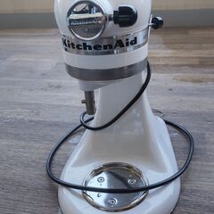 【美品】【使用１年未満】スタンドミキサー・キッチンエイドミキサー　KSM150WH　パン生地・クリーム泡立て・ハンバーグ、うどん業務用