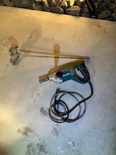マキタ　ut2204 カクハン機　ハンドミキサー　かくはん機　攪拌機　撹拌器