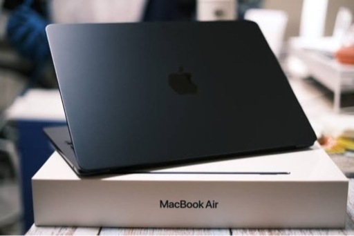 Apple MacBook Air 2022 13.6インチ A2681