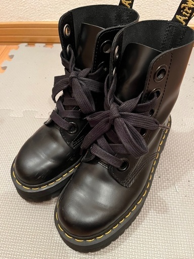 Dr. Martens Molly ブーツ