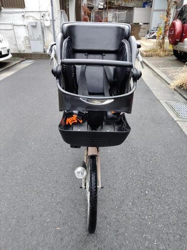 低重心でコンパクト。乗りやすく、乗せ降ろしも簡単。 3人乗り対応 