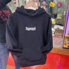 Supremeパーカー美品