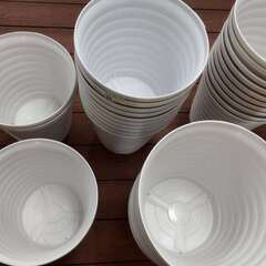 ①【年末セール在庫処分】新品まとめ売り　64個セット　 鉢B-40直径33㎝高さ35㎝白 　プラスチック　即決優先