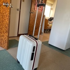 スーツケース四輪　小さいタイプ　OLTIMO