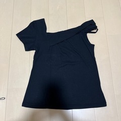 オフショルTシャツ