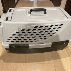 ペットキャリー　飛行機対応　60L x 30W x 33H cm