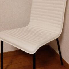 白の椅子　チェア