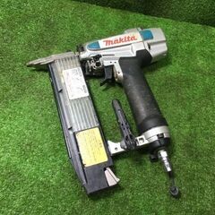 マキタ AF502N 仕上釘打 常圧【市川行徳店】【店頭取引限定】【中古】管理番号：IT8SKCNKDHGC
