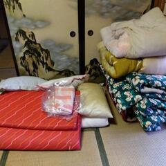 敷ぶとん掛け布団マットレス、低反発マットレスと枕、枕各種すべて無料