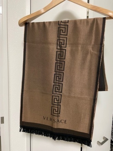 【VERSACE】シルク100% スカーフ、マフラー　プレゼント包新品未使用