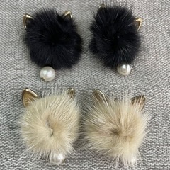 新品！ふわふわパール付き　ネコちゃん　ピアス