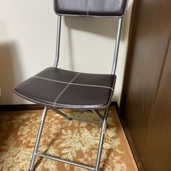 折り畳みの椅子　２脚