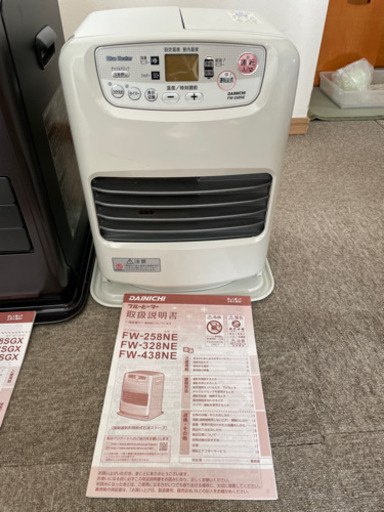 取りに来てくれる方限定【売ります】価格相談可　灯油ファンヒーター2台+灯油ポリタンク20L+電動灯油ポンプ