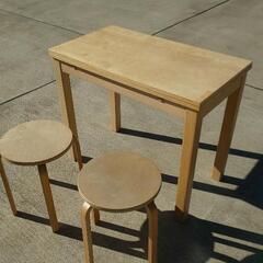 伸縮式テーブルと椅子2脚