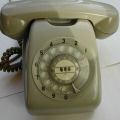 昭和レトロのダイヤル式黒電話