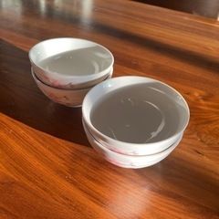 飯碗４個セット　陶器（白、花柄）