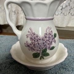 レトロな陶器の花瓶？