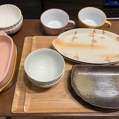 食器セット(皿、茶碗、カップ、御盆類)