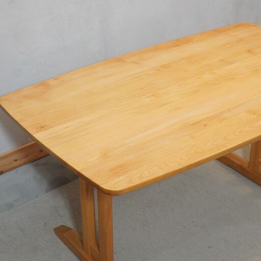 MOMO natural(モモナチュラル)の人気シリーズVIBOのダイニングテーブル。アルダー材のナチュラルな質感が魅力の北欧スタイルの４人用木製食卓は圧迫感を感じさせず2人暮らしにもおススメです♪DL120