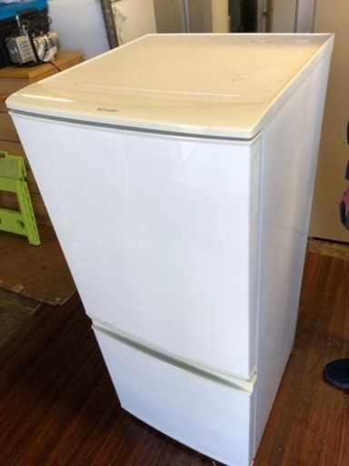 福岡市内配送無料　シャープ 冷蔵庫 小型 2ドア つけかえどっちもドア 137L ホワイト SJ-D14C-W