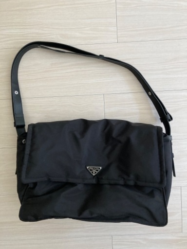 PRADA 黒のバック(白タグ無)