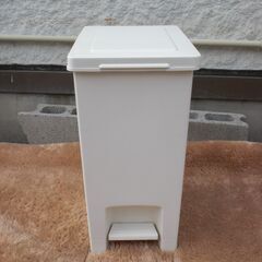 JM18015)ペダル式ゴミ箱 / 20リットル イオン株式会社...