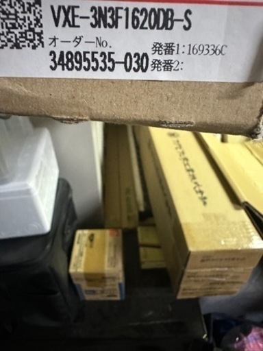一間のクローゼット枠、扉　枕棚