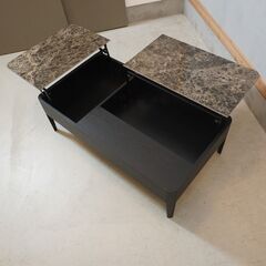 イタリアのブランドCalligaris(カリガリス)社の AROUND(アラウンド)リビングテーブルです。モダンな天板下にはビルドインストレージがあり大容量の収納スペースを備えるコーヒーテーブル♪DL202