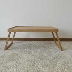 IKEAベットサイドテーブル