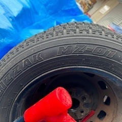 スタッドレスタイヤ溝も超キレイです　185/65R14