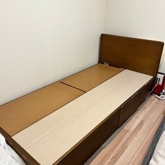 シングルベッド　ベッドフレーム(収納付き)