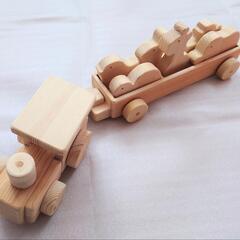 ➄木のおもちゃ　木の動物機関車
