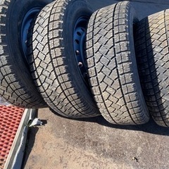 スタッドレスタイヤ 205/65R15スチールホイール四本セット埼玉県