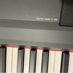 YAMAHA電子ピアノ P-105付属品：アダプター、譜面立て、木製スタンド 
