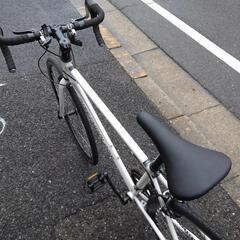 中古自転車２８４１　ロードバイク　前後タイヤ新品！　７００×２８C　２×７段ギヤ　フレームサイズ４３０㎜　身長１６４㎝から　ワイヤー錠　ライトは付属していません。