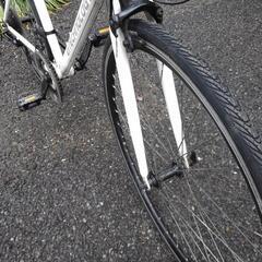 中古自転車２８４１　ロードバイク　前後タイヤ新品！　７００×２８C　２×７段ギヤ　フレームサイズ４３０㎜　身長１６４㎝から　ワイヤー錠　ライトは付属していません。