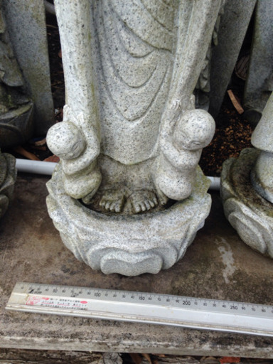 ８月末まで　地蔵様 一体12000円 高さ50cmくらい
