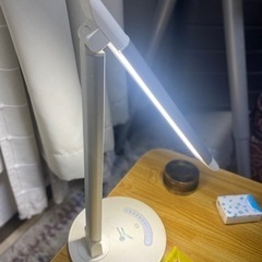 LED テーブルランプ