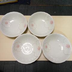 桜の花のお皿　４枚