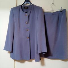 薄い紫色のスーツ 13BR