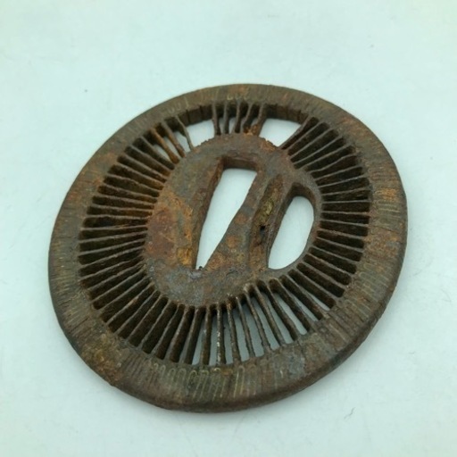 m1216501 鍔 刀の鍔 刀装具 江戸時代 骨董品 アンティーク 甲冑 時代劇 戦国武将 日本刀 柄 家紋 侍 刀 コレクター 中古品