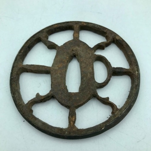 m1216502 鍔 刀の鍔 刀装具 江戸時代 骨董品 アンティーク 甲冑 時代劇 戦国武将 日本刀 柄 家紋 侍 刀 コレクター 中古品