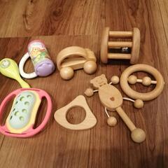 木製知育玩具。赤ちゃんのおもちゃ