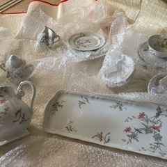 １６点　破格の値段
フランス　リモージュ　カップ＆ソーサー