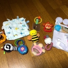 赤ちゃん　知育おもちゃ　たくさん