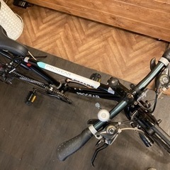 年末セール！防犯登録料無料！【PROGEAR前後タイヤ・チューブ新品！】LEDオートライト　泥除け付き　700×28cクロスバイク　ブラック