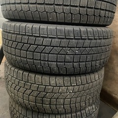 令和3年のエルグランドにつけてました。