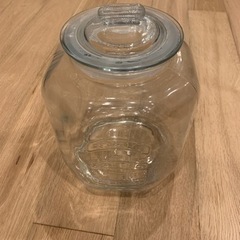 アンティーク調の大きなガラス瓶