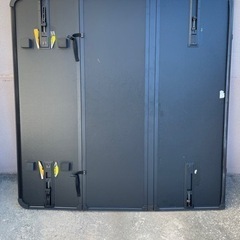 ハイラックス用　折りたたみ式ハードトノカバー