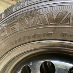 新しいタイヤ アクア 2022年製 バリ溝 175-65-15 スタッドレスタイヤ グッドイヤー ポルテ スペイド ヴィッツ カローラ